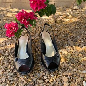 Alex Marie open toe and back small pump 7 1/2